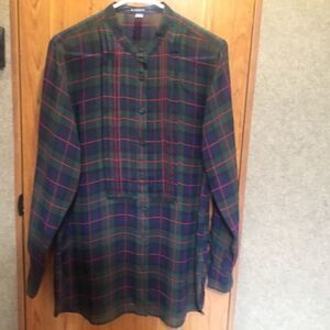 SALE 2/$30  NWOT. Chaps Women’s M L/S Green Red Plaid Blouse w/Front Pleats